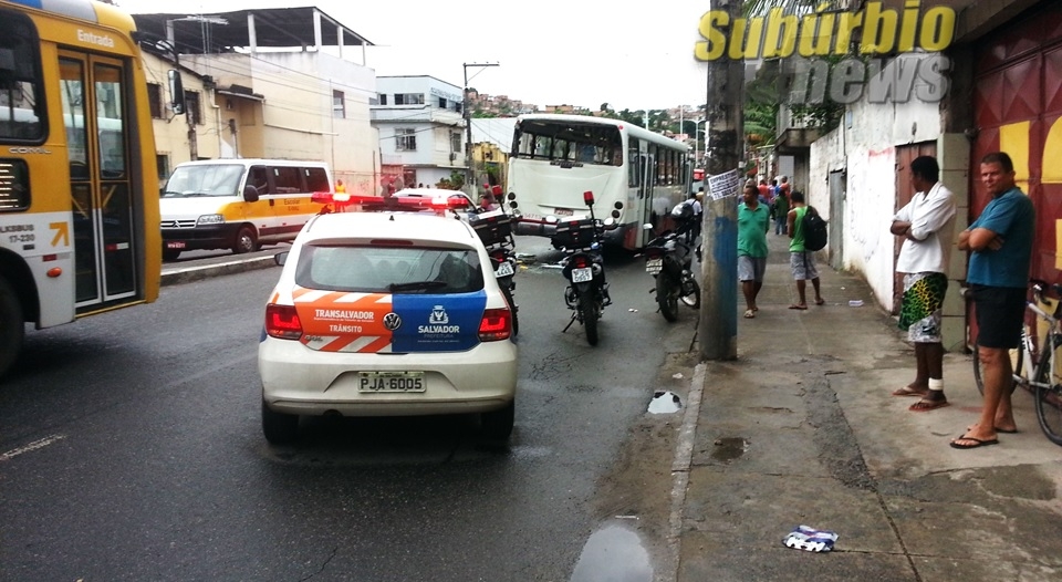 Acidente na avenida Suburbana com dois onibus e 18 pessoas feridas