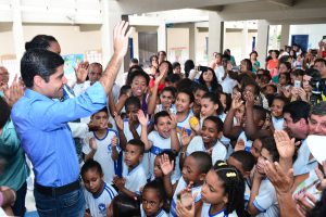 Prefeitura entrega duas escolas recuperadas no IAPI