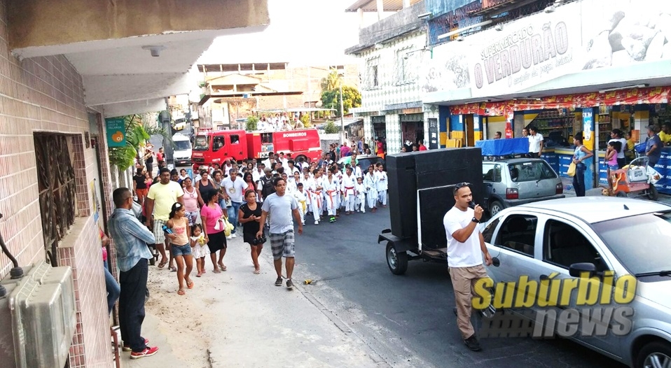 Atletas do Karatê Guerreiros do Rio Sena são recebidos com festa no Subúrbio 