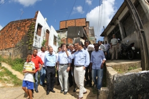 Governo entrega 12ª contenção de encosta em Salvador