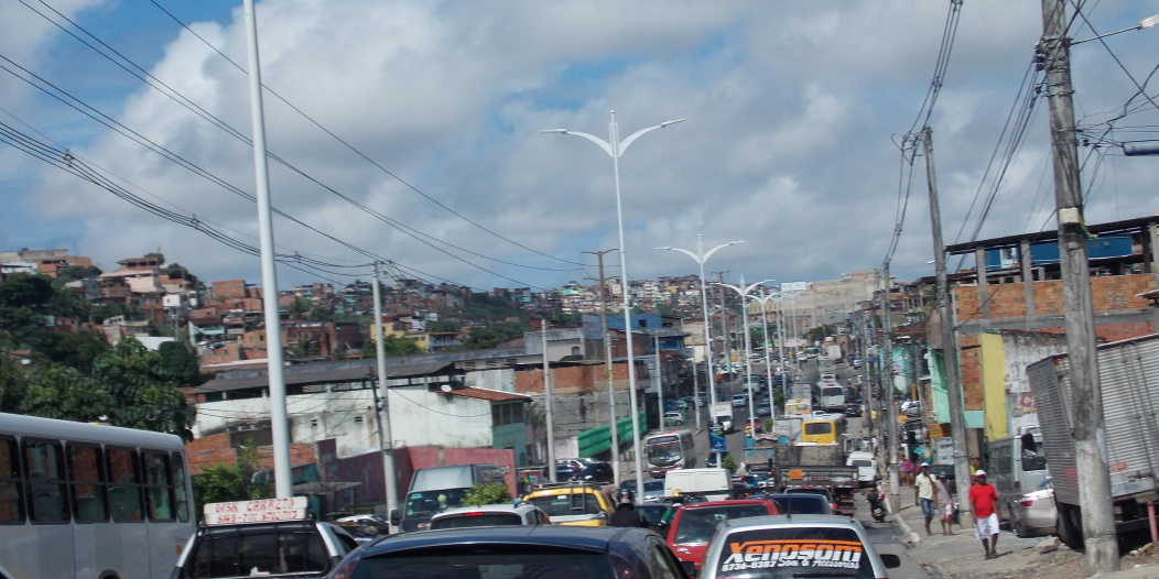 Avenida Suburbana engarrafada na região do lobato - Foto: Subúrbio News