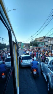 Pontos de ônibus lotados no feriado do dia dos Comerciários - Foto: Uendel Alves