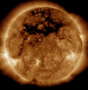 Nasa divulga imagem que mostra buraco coronal do Sol - fonte: Terra