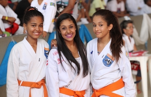 Jovens do Rio Sena participam de copa de Karatê em Simões Filho