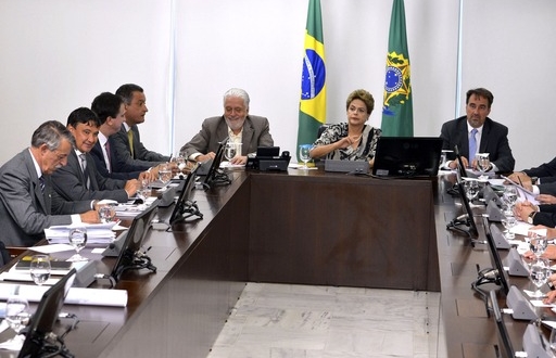 Presidenta Dilma Rousseff em reunião com os governadores de Pernambuco, Paulo Câmara, do Ceará, Camilo Santana, da Paraíba, Ricardo Coutinho, e do Rio Grande do Norte, Ezequiel Ferreira (Valter Campanato/Agência Brasil)