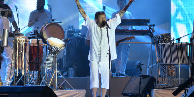 Saulo Fernandes sobe ao palco do Réveillon Salvador 2016 - Foto: Max Haack