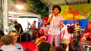 Junior Lord canta com Magary no aniversário do Boa Praça