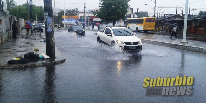 AVENIDA SUBURBANA ALAGADA