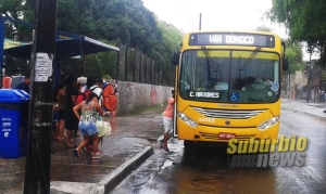 Ônibus em chuva