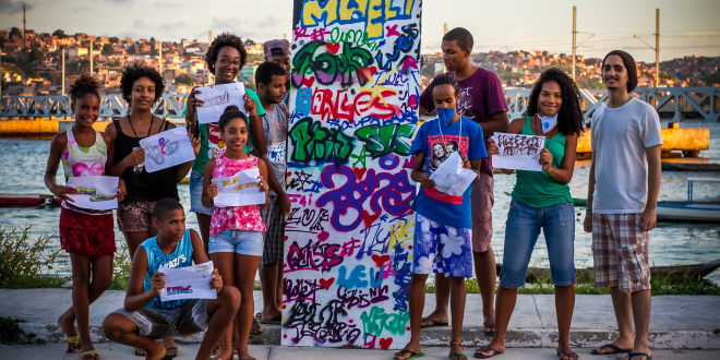 Alunos da oficina de grafite - Foto_Rogério Vilaronga