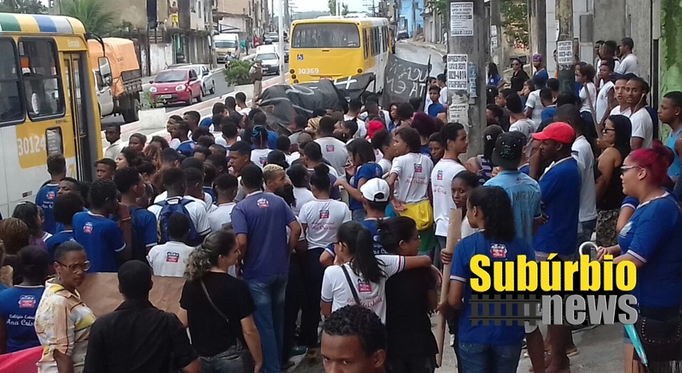 Alunos protestam na Suburbana - Fotos: Meison Santos