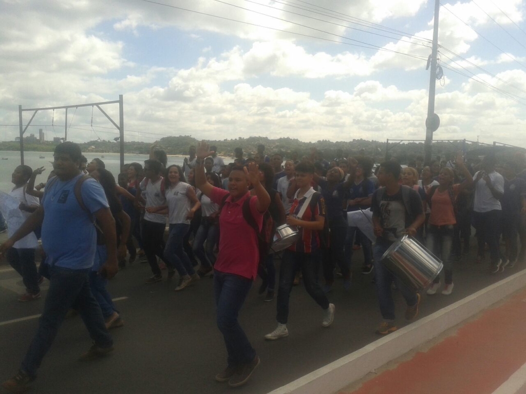 Caminhada dos Alunos da Rede Estadual  na Suburbana - Foto: Leitora do SN