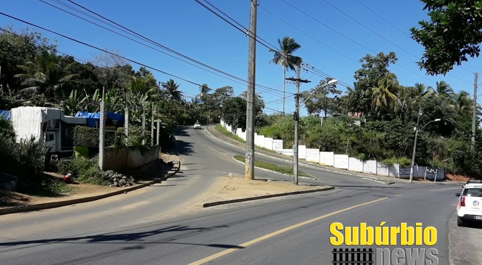 Abrigo de ônibus na Estrada Velha de Periperi