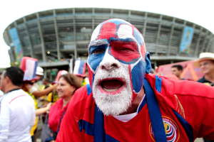 Torcedores usam o metrô de Salvador para acompanhar a partida entre Holanda e Costa Rica na Copa do Mundo de 2014. Foto: Amanda Oliveira/GOVBA