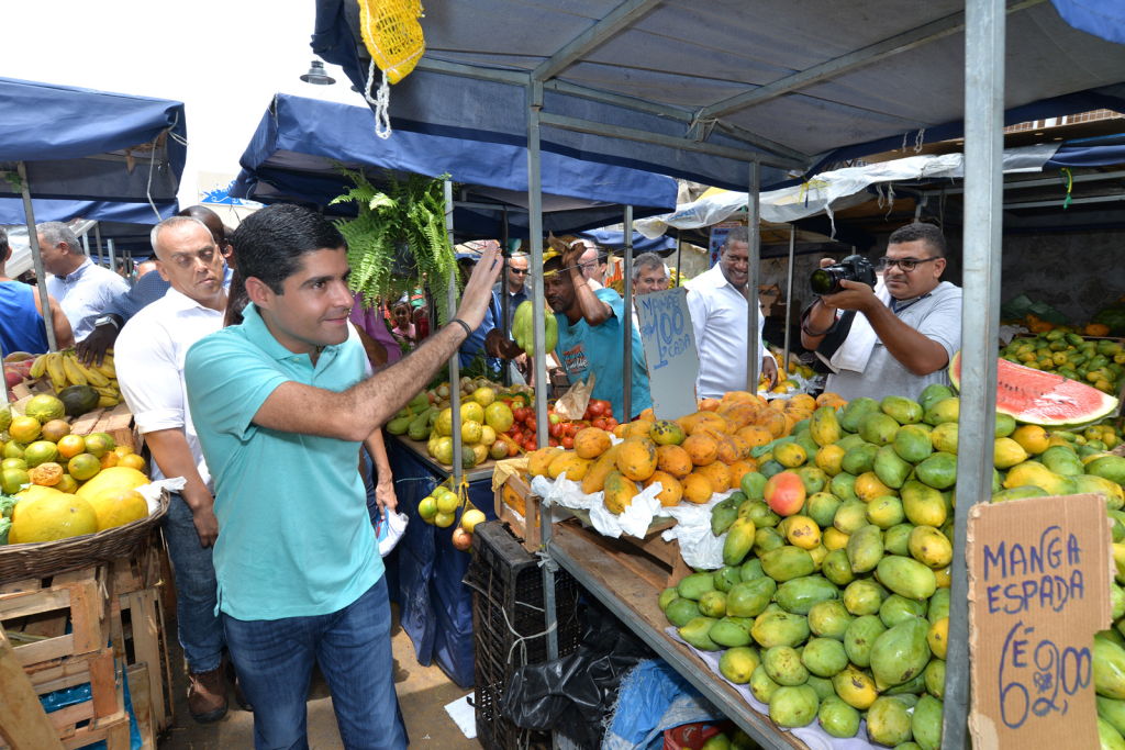 2016-11-19_prefeito-acm-neto_inaugurac%cc%a7a%cc%83o-mercado-2-de-julho_foto-max-haack_agecom-133