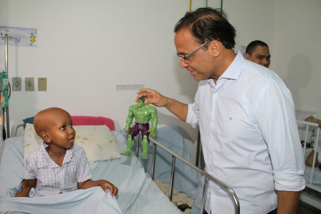 Zé Eduardo visita Hospital Martagão Gesteira