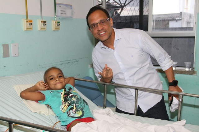 Zé Eduardo visita Hospital Martagão Gesteira