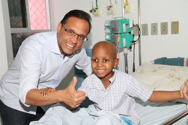 Zé Eduardo visita Hospital Martagão Gesteira